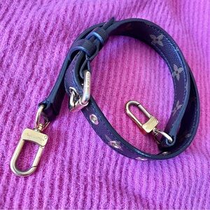 Louis Vuitton short adjustable bag strap